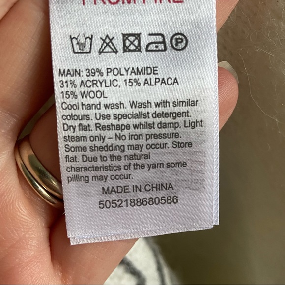 Mint Velvet Chalk Coloured Chevron Patterned Alpaca Blend Jumper UK 8 - Picture 7 of 7